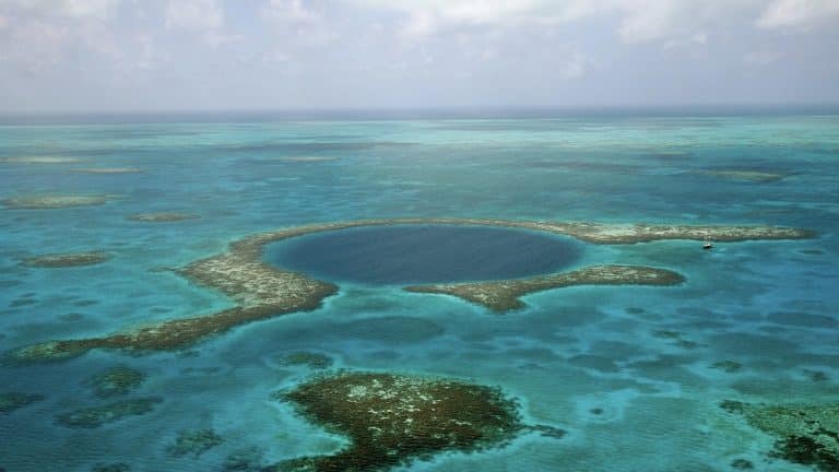 Exploradores desvendam mistérios no Grande Buraco Azul