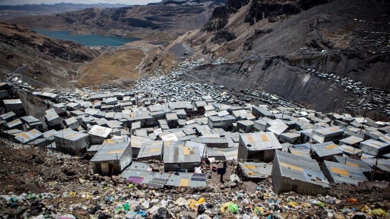 A cidade mais próxima do espaço' apelidada de 'lugar mais infernal do planeta', com expectativa de vida de apenas 35 anos