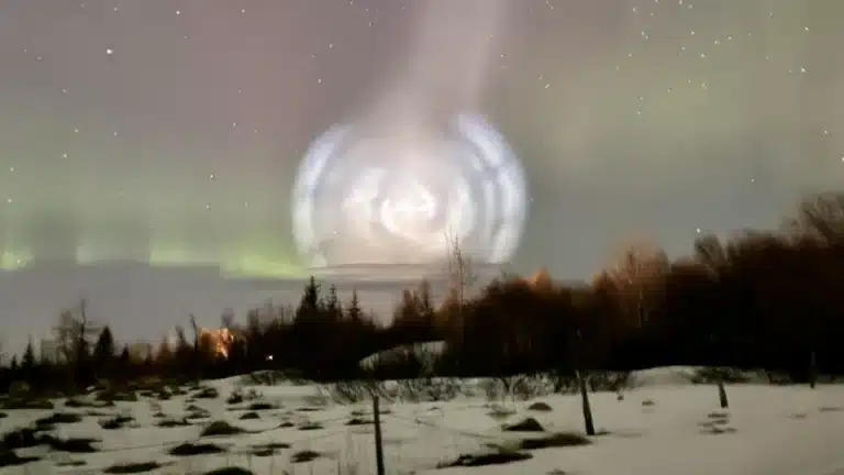 Estranha espiral gigante é vista nos céus do Ártico