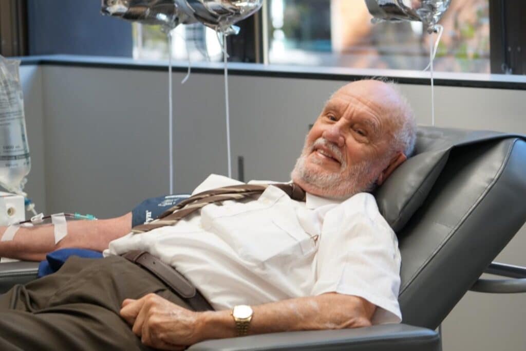 Homem salvou vidas 2,4 milhões de bebês apenas doando sangue