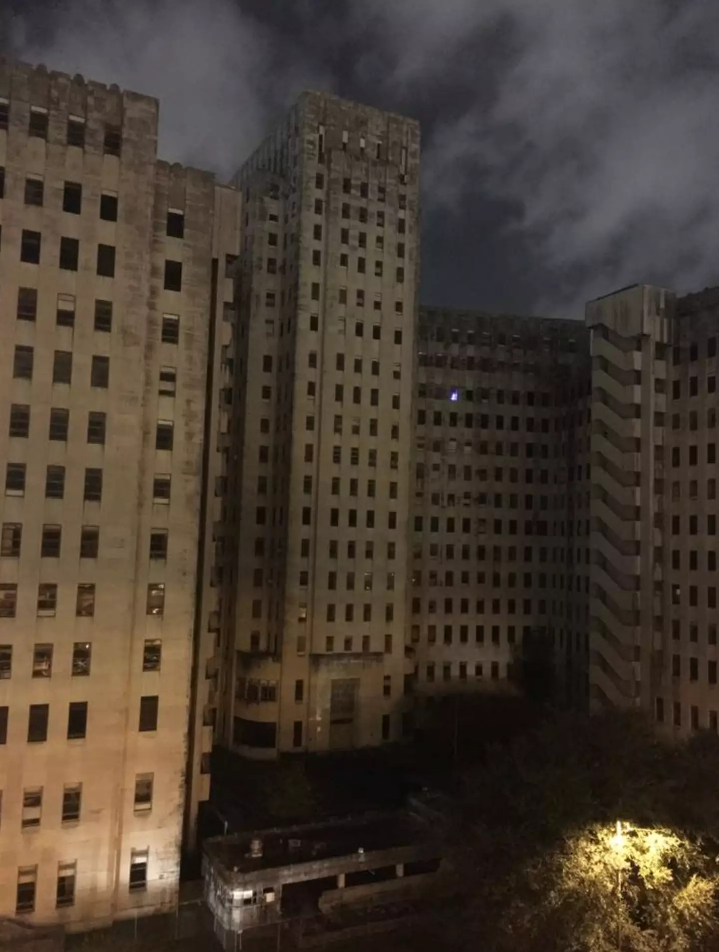 Mistério de luz acesa em hospital abandonado no meio da noite é uma das ocorrências mais assustadoras não resolvidas
