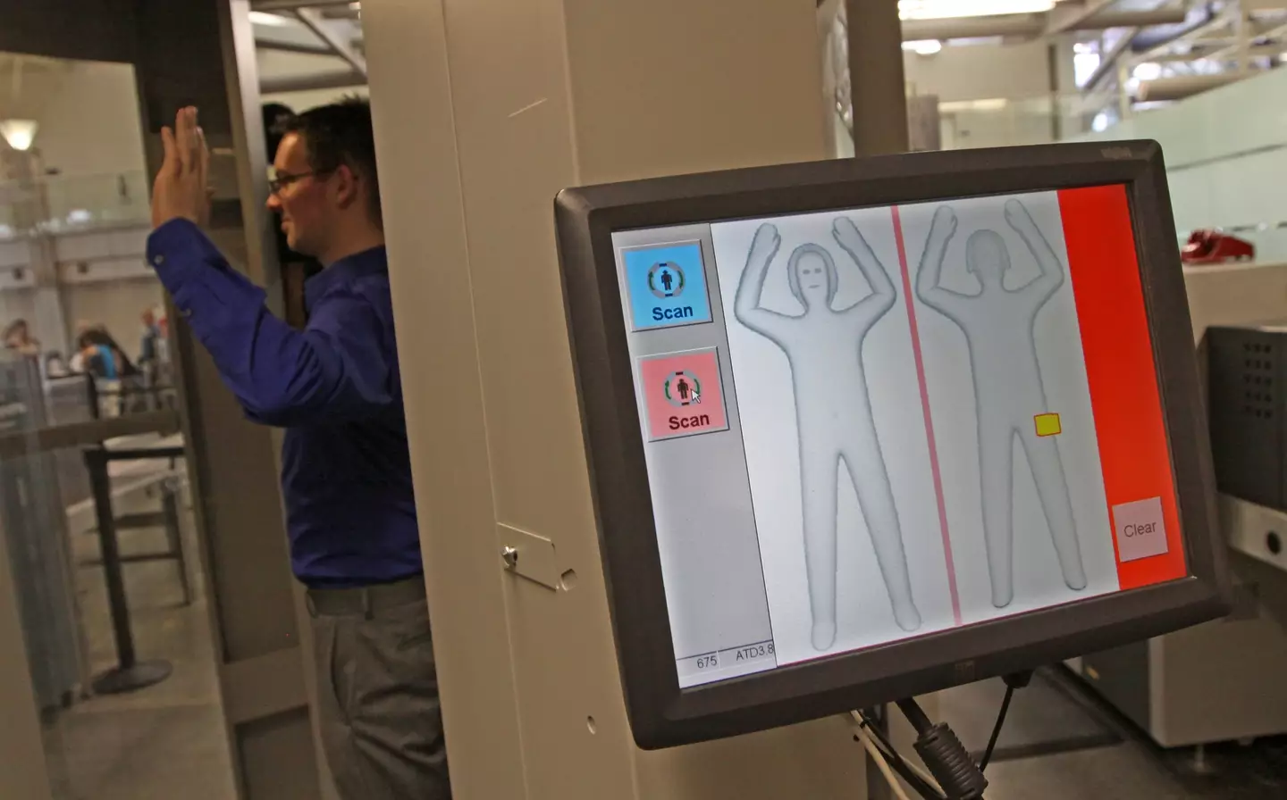 A terrível realidade do que a segurança do aeroporto pode ver através de uma máquina de raios X