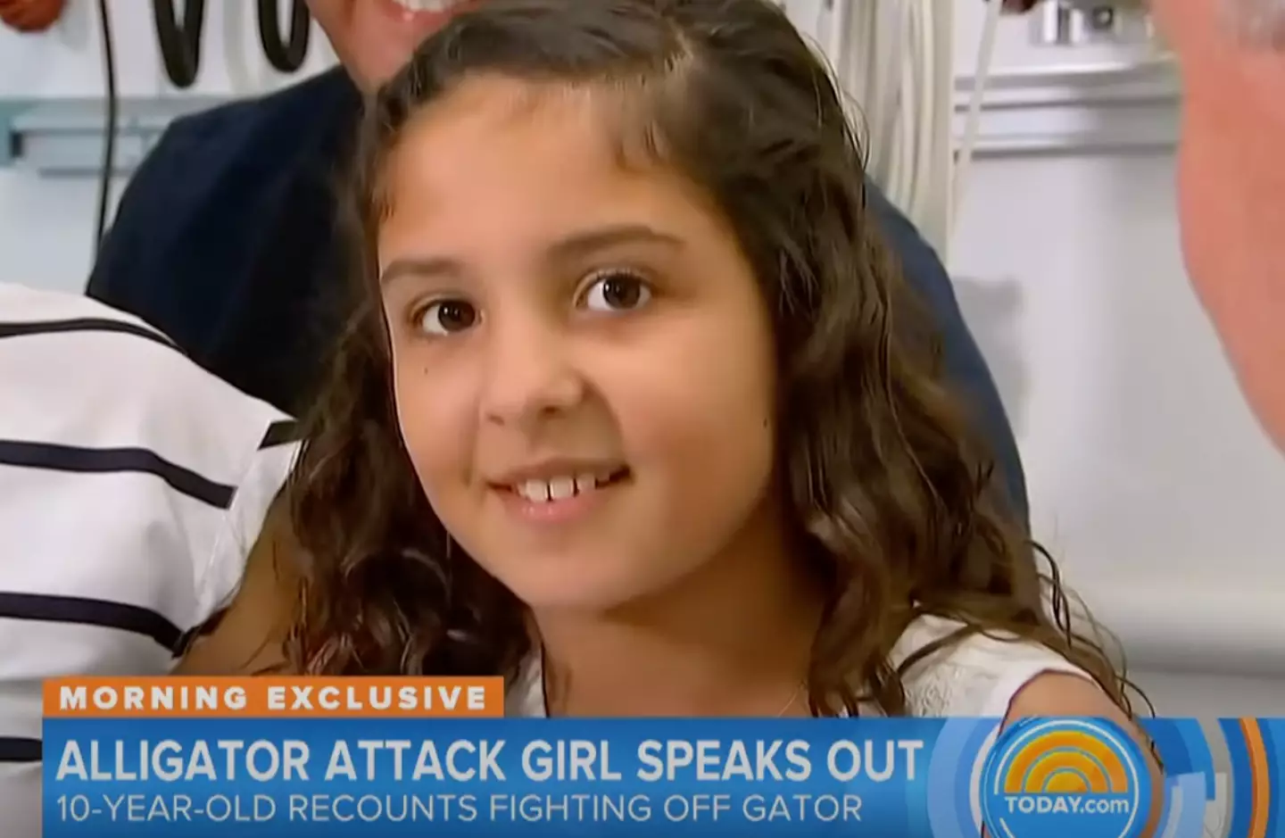 Menina de 10 anos se salvou de ser comida por jacaré usando truque que aprendeu em parque temático