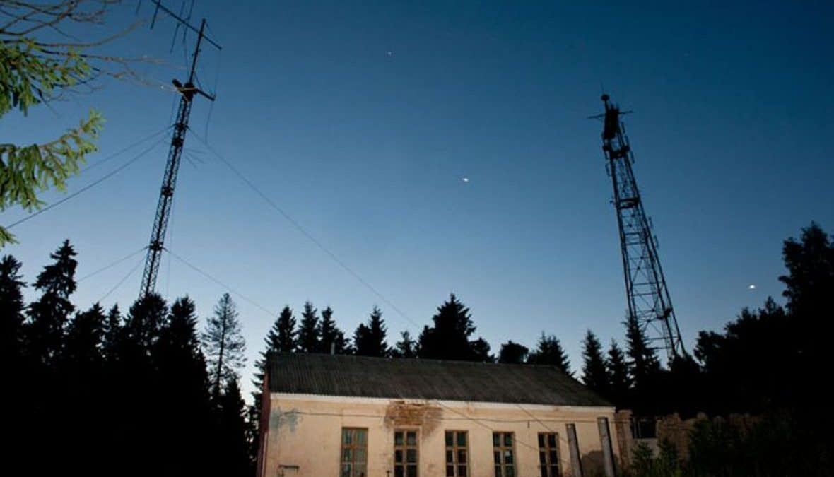 Estação de rádio assustadora transmite o mesmo tom mortal 24 horas por dia nas últimas três décadas