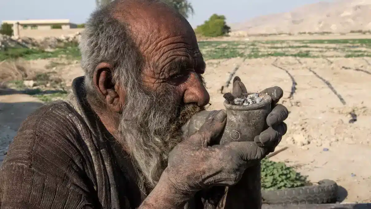 Amou Haji: o homem que não tomou banho por 60 anos
