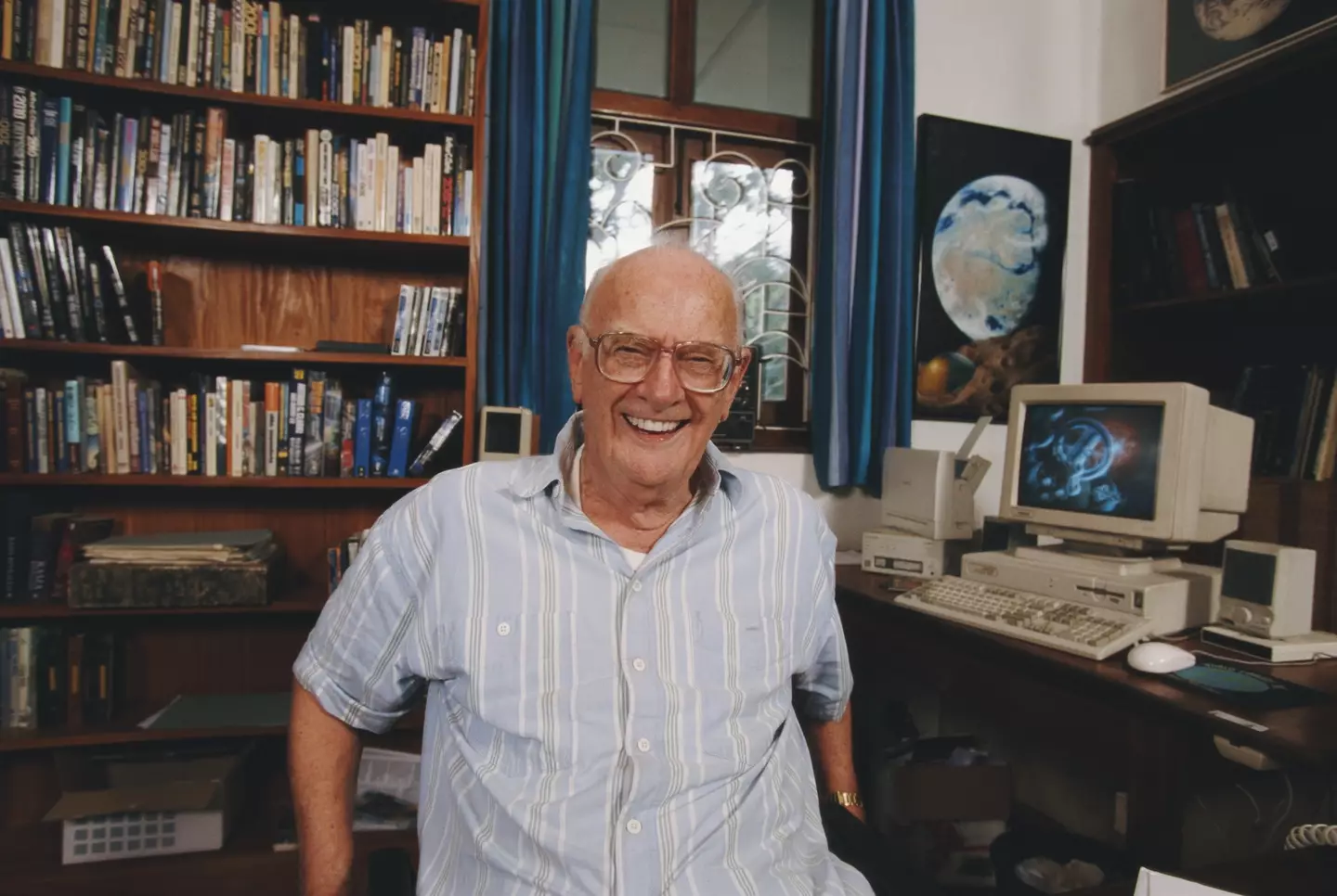 O escritor de ficção científica faleceu aos 90 anos em março de 2008.
