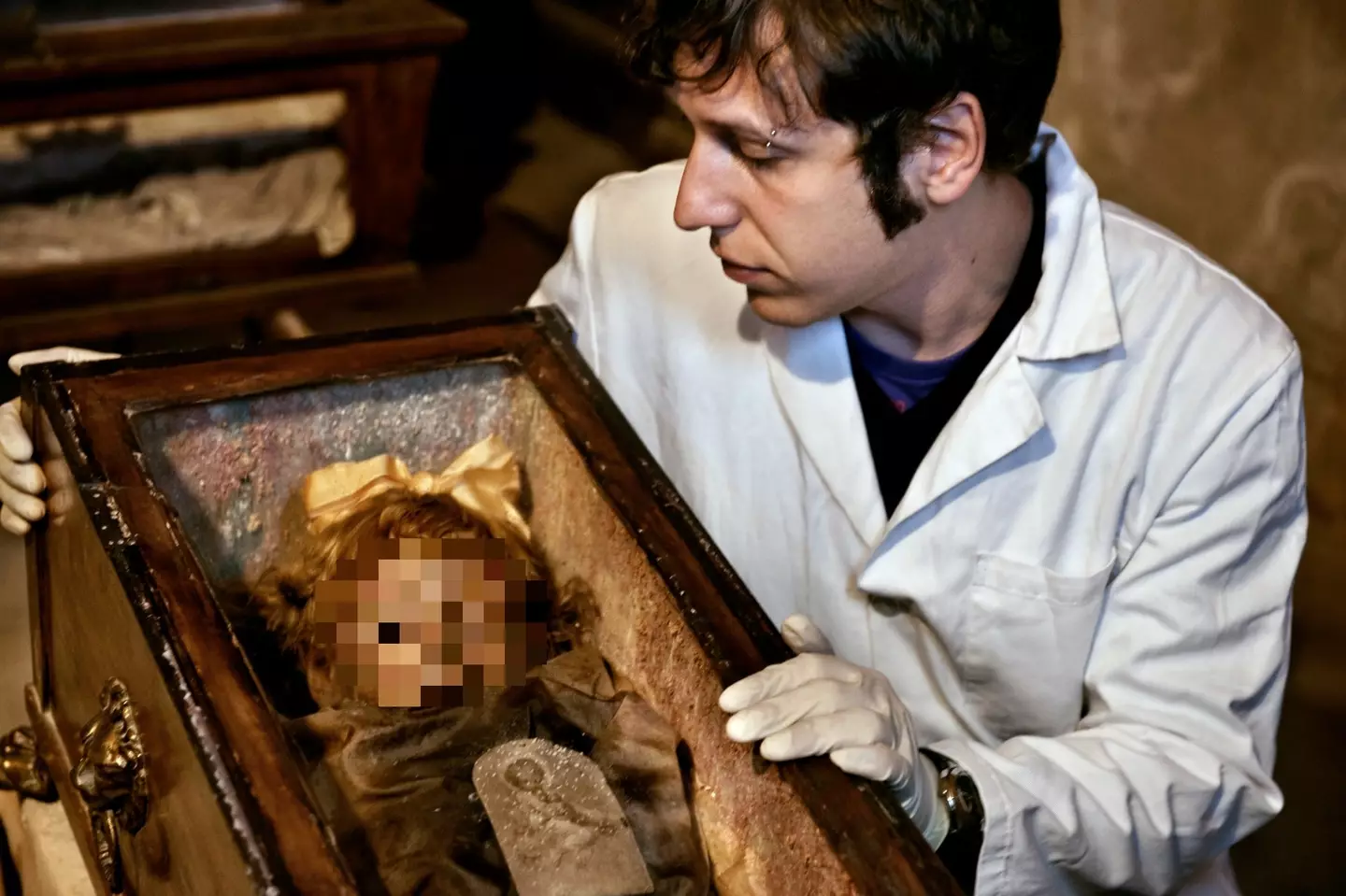 Pessoas estão perplexas com a forma como os restos mumificados de menina de 2 anos estão