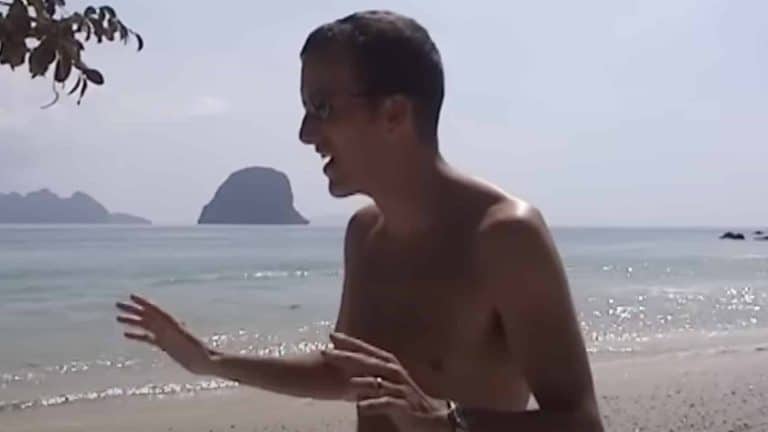 Homem filmou vídeo raro do tsunami de 2004