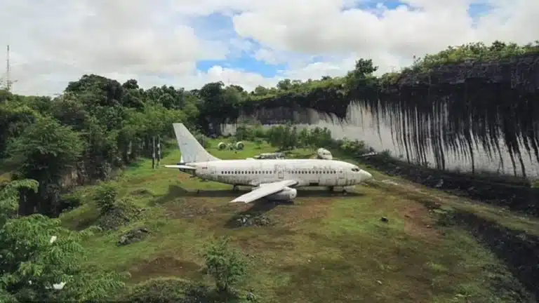 Boeings 737 abandonados em Bali intrigam todos