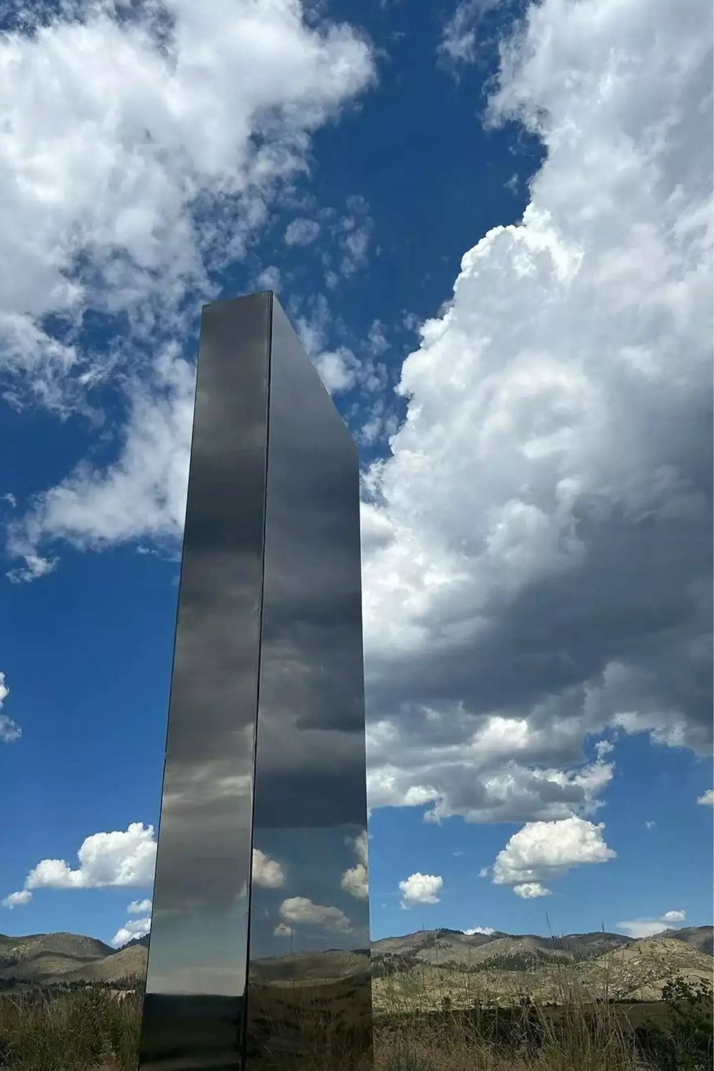 Outro monólito misterioso surge nos EUA