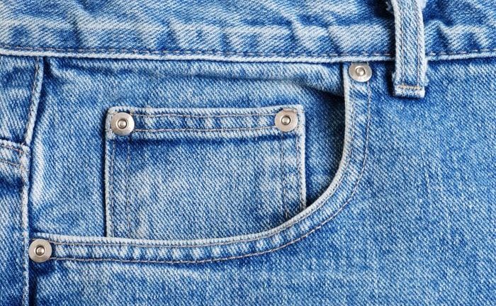 Para que serve o pequeno bolso dentro do bolso da sua calça jeans?