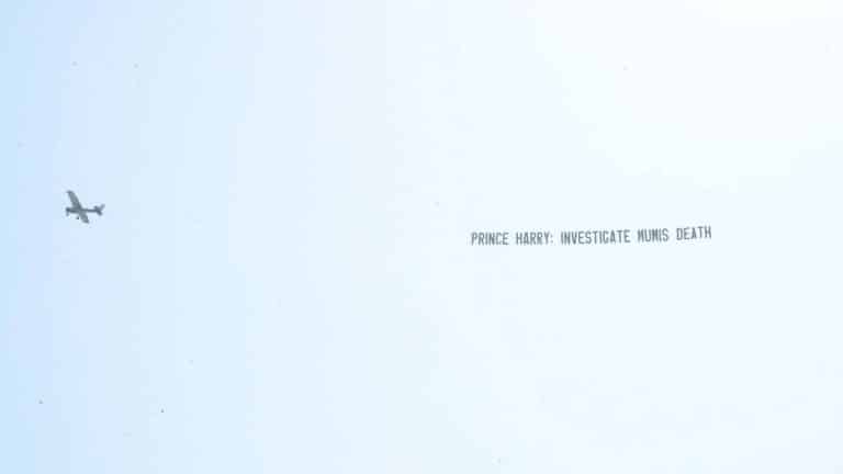 Banner misterioso pede que Harry investigue morte de Diana