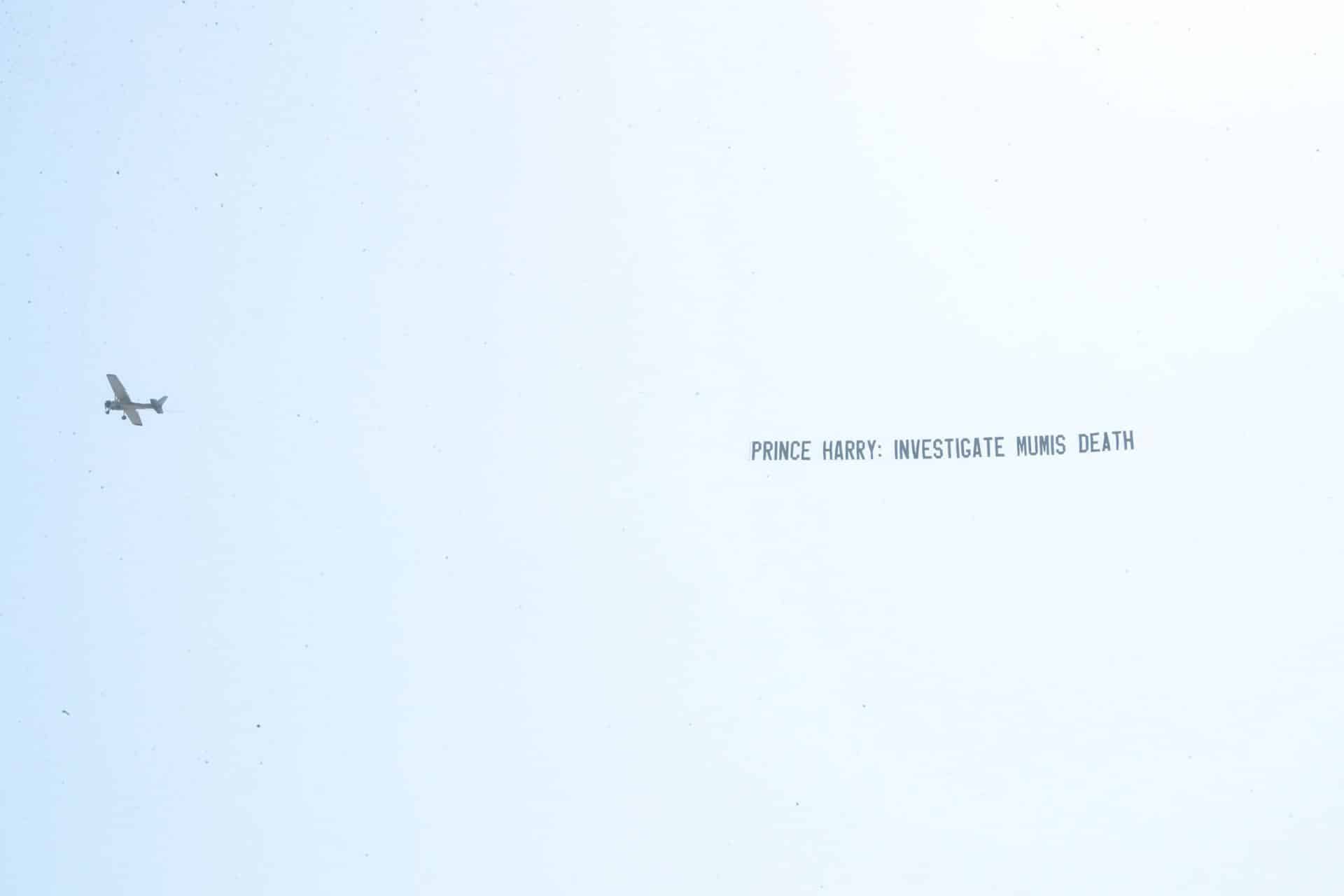 Banner misterioso pede que Harry investigue morte de Diana