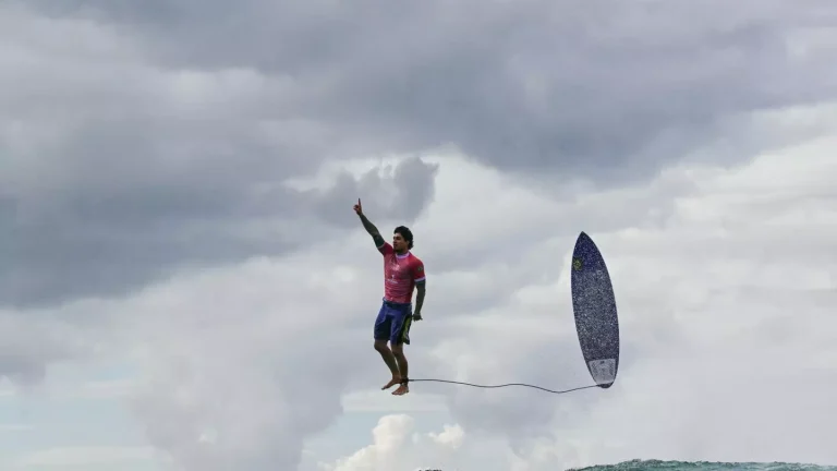 Como foi tirada a incrível foto de Gabriel Medina, o 'surfista voador'?