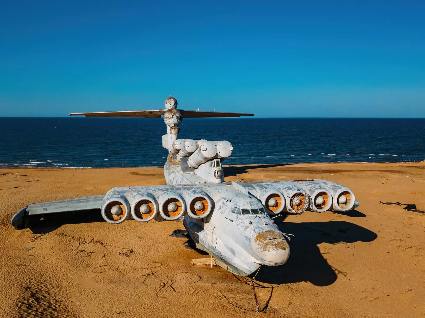 Ecranoplano: O gigante abandonado em uma praia