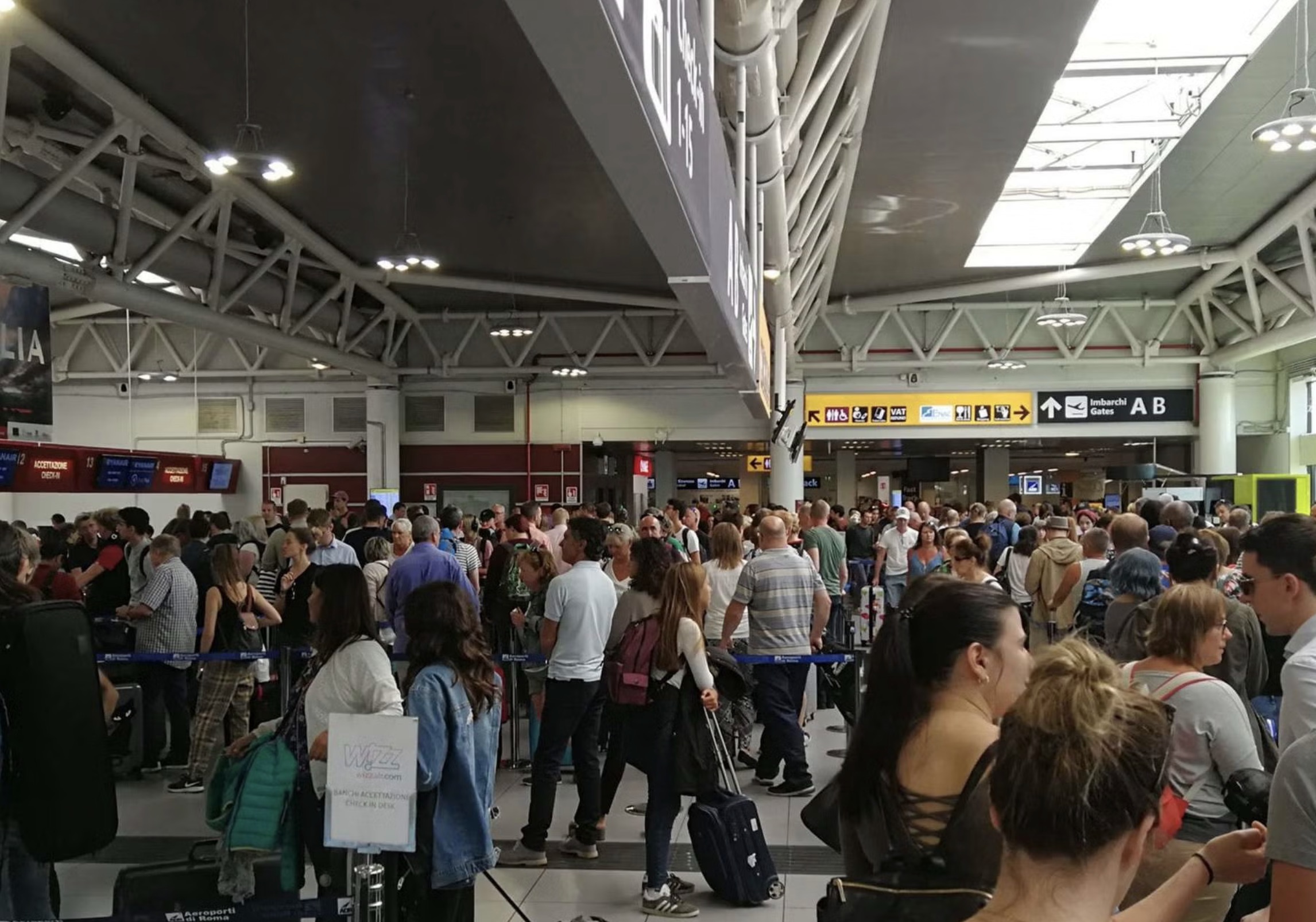 Apagão global provoca caos e atrasos em aeroportos em toda a Europa