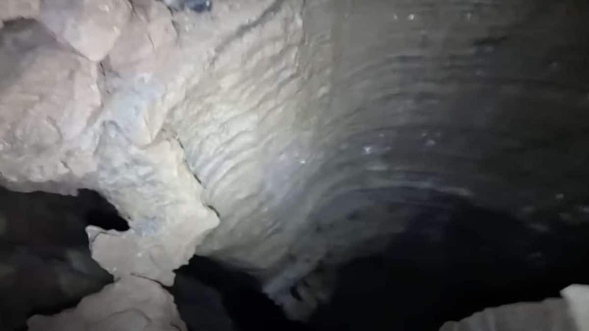 Gêmeos YouTubers exploram o poço mais profundo dos EUA