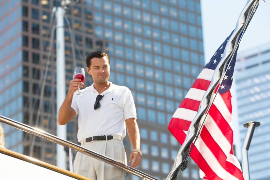 Leonardo DiCaprio como Jordan Belfort em O Lobo de Wall Street.