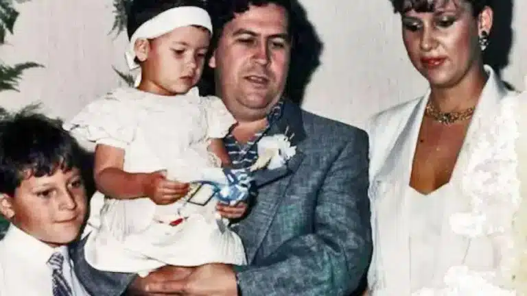 Manuela Escobar