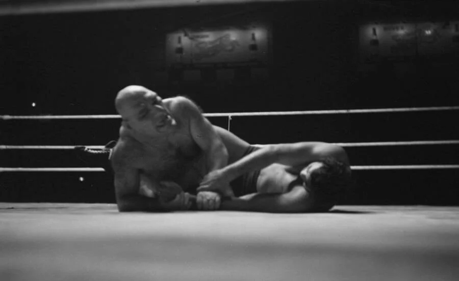 Maurice Tillet, o “anjo francês”, lutando contra Lou Thesz em 1940.