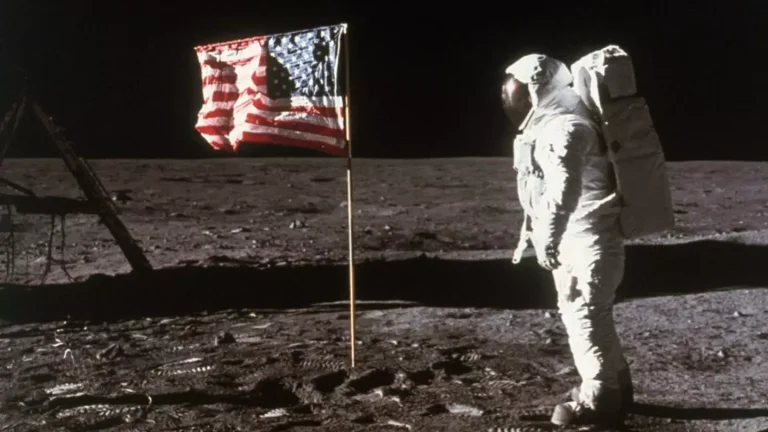 O que realmente aconteceu com a bandeira dos EUA na Lua?