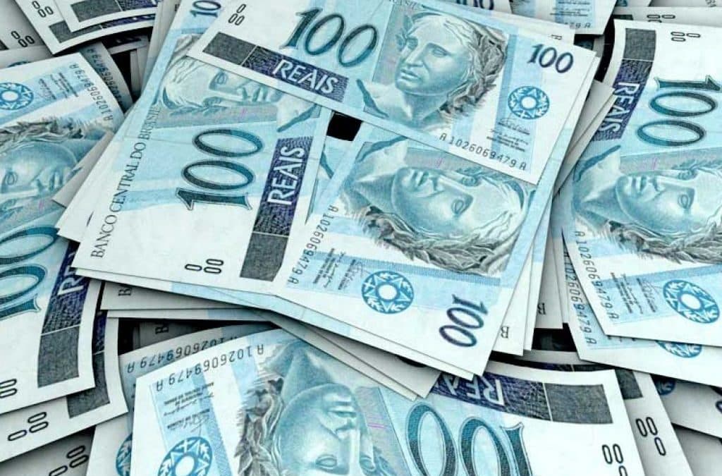 Quem é a pessoa que aparece nas notas do real?
