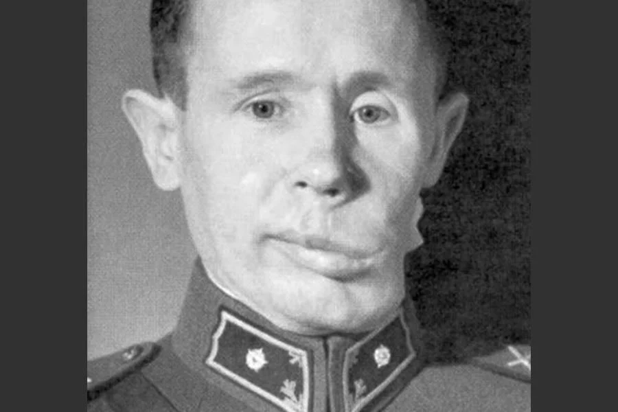 Simo Häyhä, depois da guerra. Seu rosto estava marcado pelo ferimento de guerra.