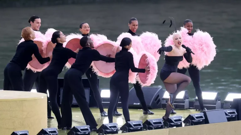 Todos os fãs têm a mesma reclamação enquanto Lady Gaga se apresenta na cerimônia de abertura das Olimpíadas em Paris