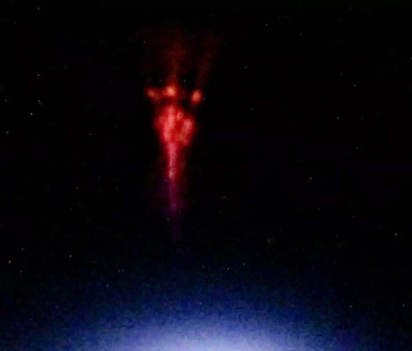 Um sprite vermelho anterior capturado pela Agência Espacial Europeia. (ESA)