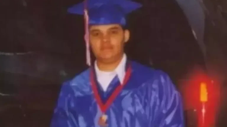 Acredita-se que Larry Ely Murillo-Moncada, de 25 anos, tenha caído entre o freezer e a parede, ficando preso.
