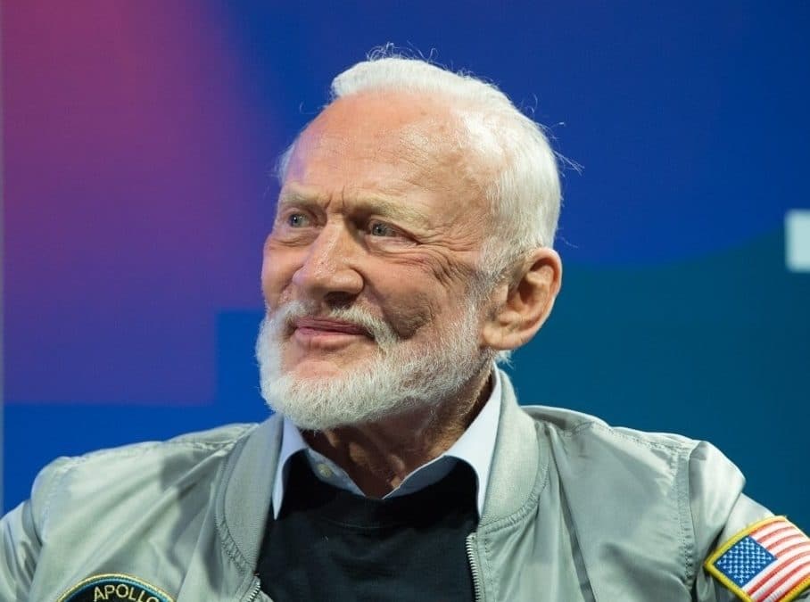 Buzz Aldrin teve uma resposta violenta quando um teórico da conspiração o acusou de falsificar o pouso na Lua