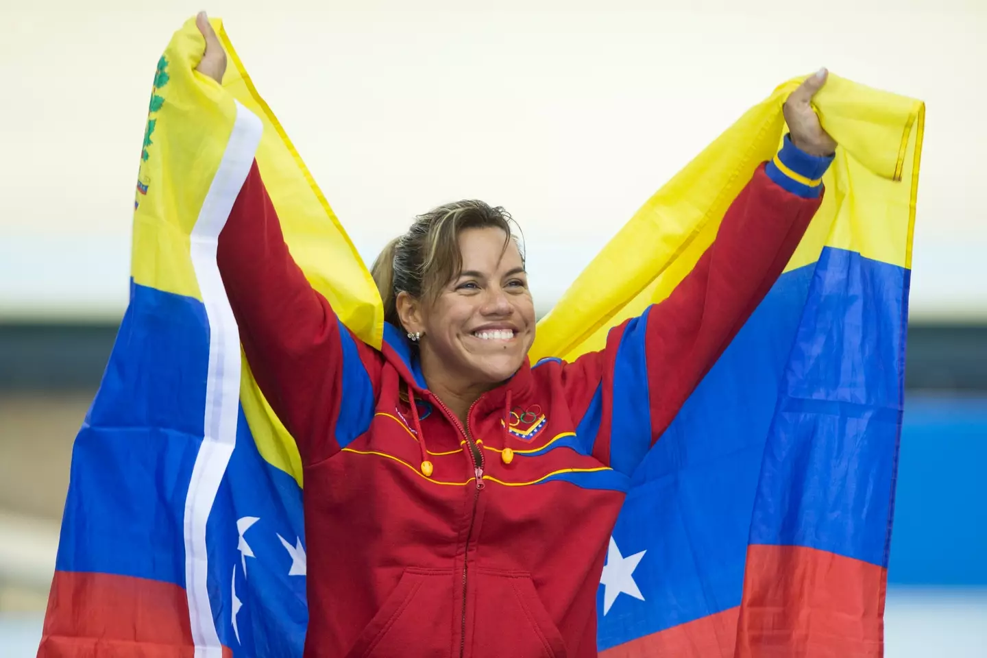 Ciclista olímpica 5 vezes medalhista é encontrada morta em seu apartamento dias após 'engasgar com comida' Ciclista olímpica Daniela Larreal Chirinos morre aos 50 anos