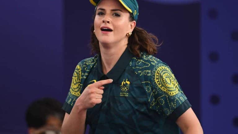 Dançarina viraliza por performance 'hilariantemente ridícula' no evento de breakdancing olímpico
