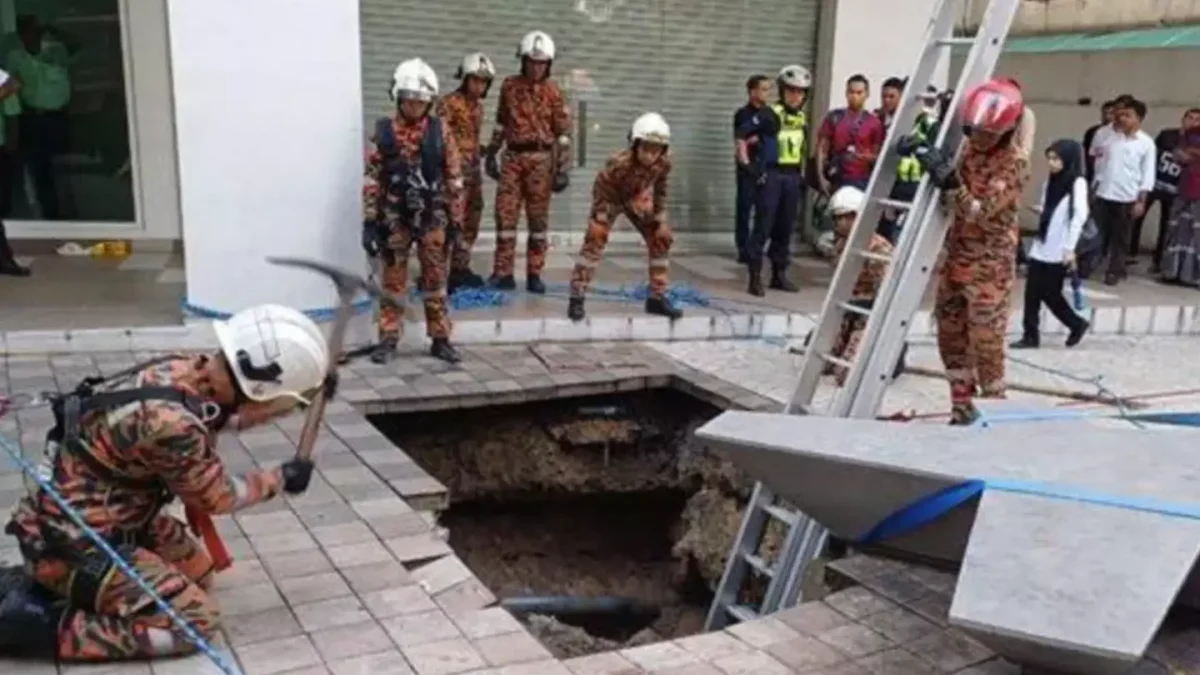 Mulher desaparece em sinkhole gigante em Kuala Lumpur