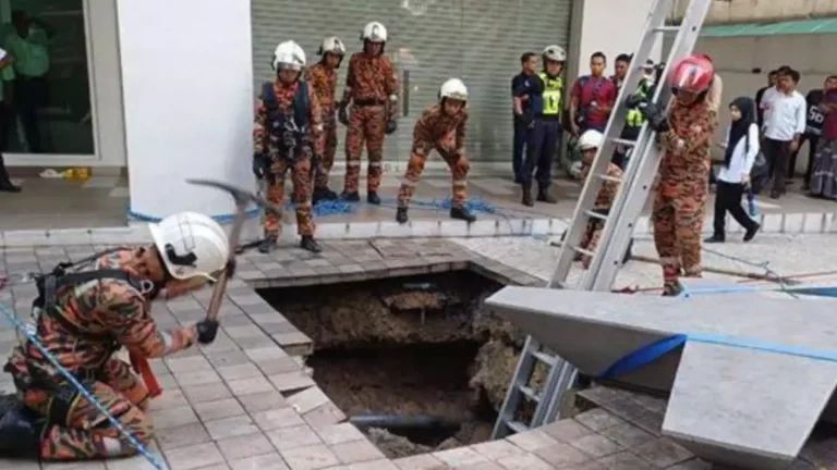Mulher desaparece em sinkhole gigante em Kuala Lumpur