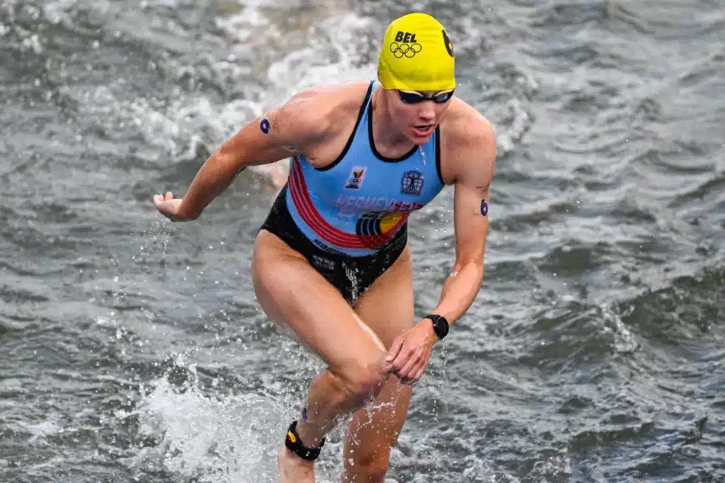 Triatleta olímpica critica qualidade da água do Rio Sena