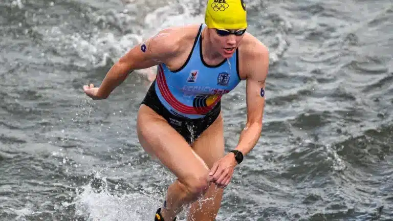 Triatleta olímpica critica qualidade da água do Rio Sena
