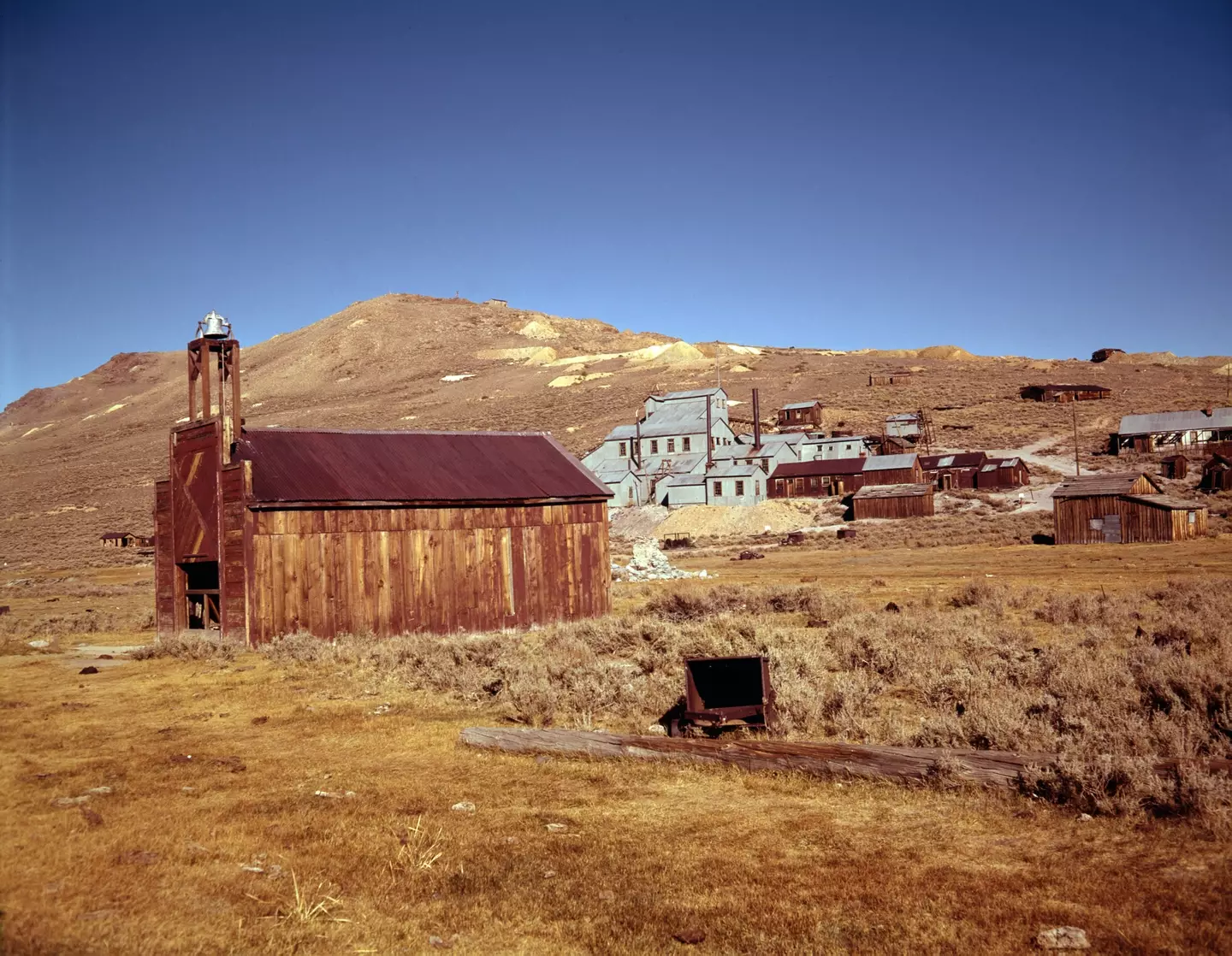 Bodie costumava ter 2.000 edifícios e 8.000 habitantes. Agora é apenas uma cidade fantasma, mas definitivamente não roube o que foi deixado para trás.