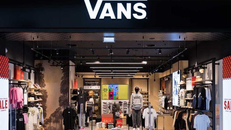 Pessoas ficam perplexas ao descobrir o significado oculto por trás do logo da Vans