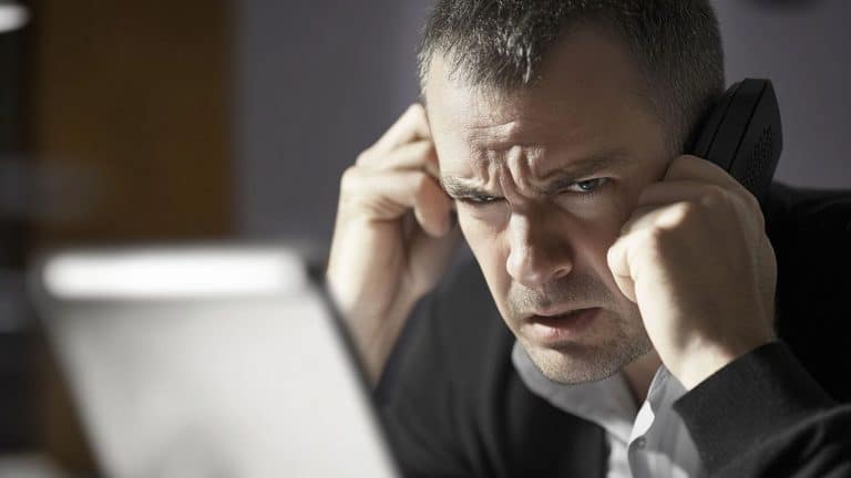 Por que as 'músicas de espera' são tão irritantes?