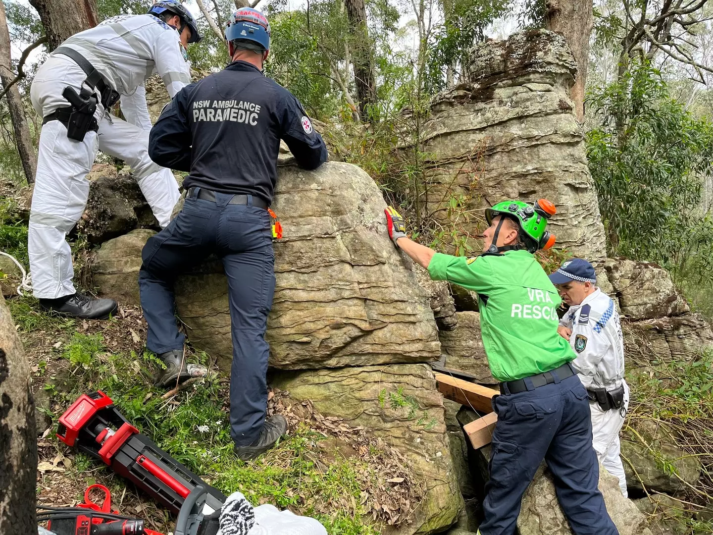 A equipe passou sete horas no local salvando a mulher (NSW Ambulance)