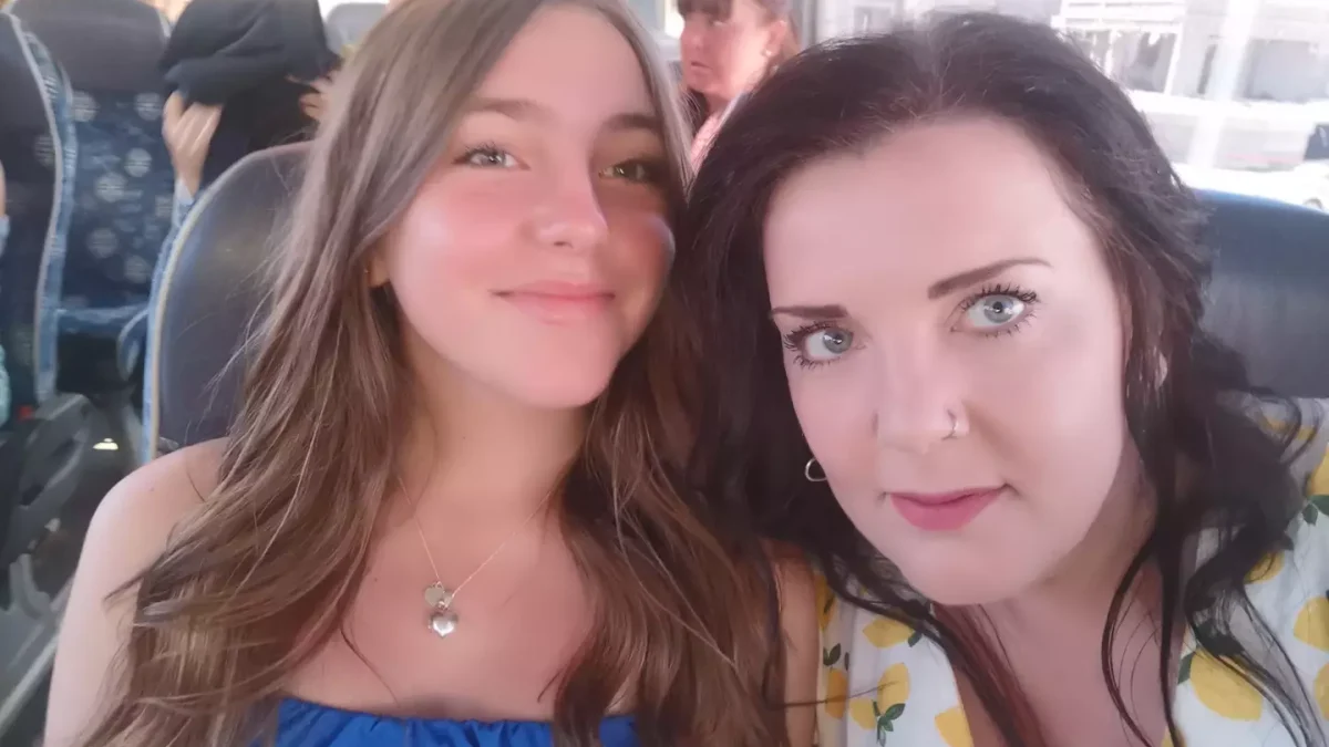 Chloe e sua mãe Louise Longster (PA)