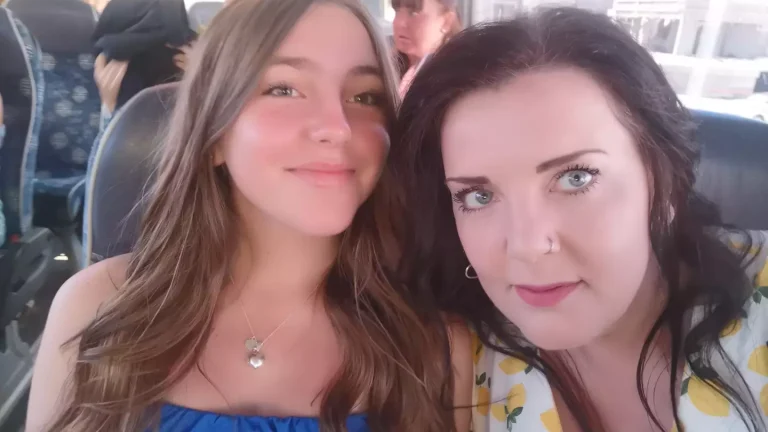 Chloe e sua mãe Louise Longster (PA)