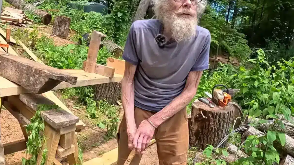 Homem que viveu isolado na floresta por mais de 50 anos revela o que tornava a vida fora da rede tão gratificante