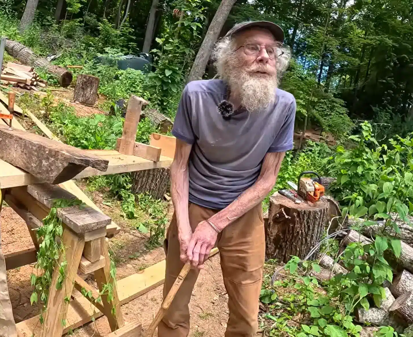Homem que viveu isolado na floresta por mais de 50 anos revela o que tornava a vida fora da rede tão gratificante
