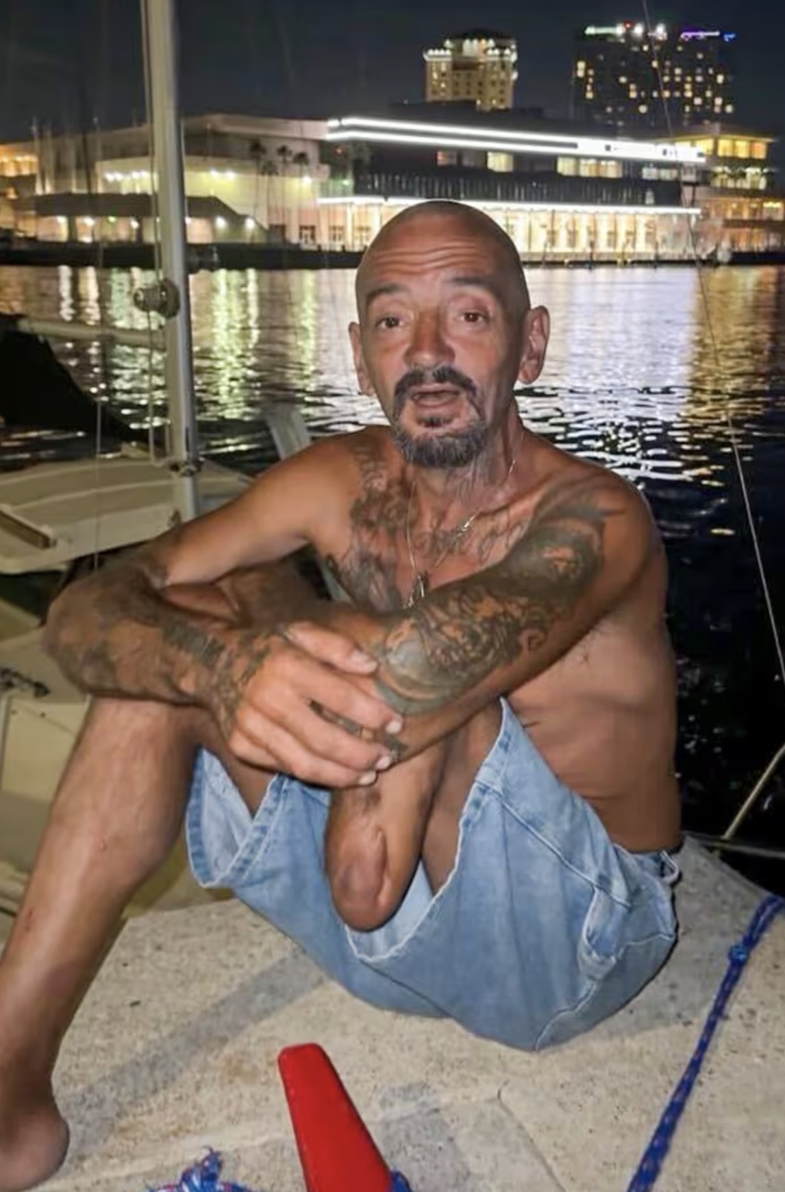 Homem viraliza ao se recusar a abandonar barco enquanto furacão Milton chega na Flórida