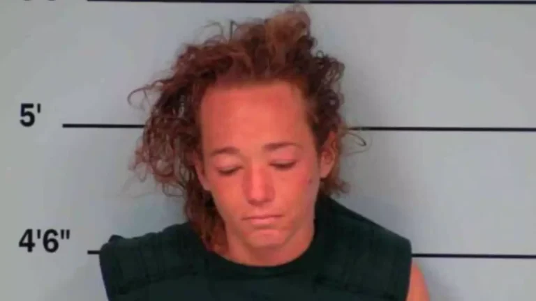 Mulher é presa após polícia descobrir partes de corpo 'cozidas e desmembradas' em sua casa