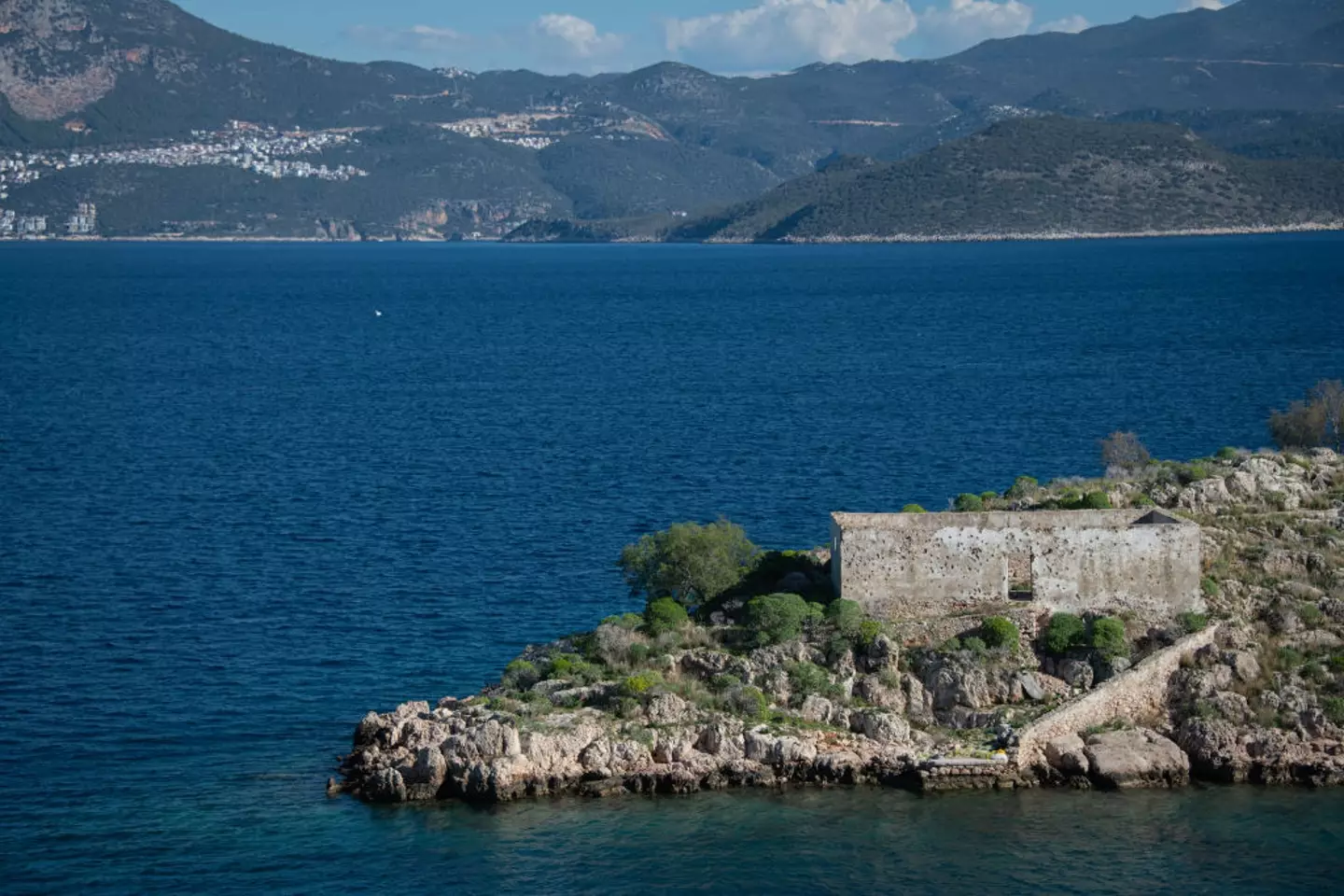 O avião caiu perto da ilha de Kastelorizo.