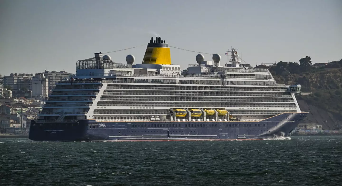 O navio Spirit of Discovery foi atingido por uma violenta tempestade em novembro passado.