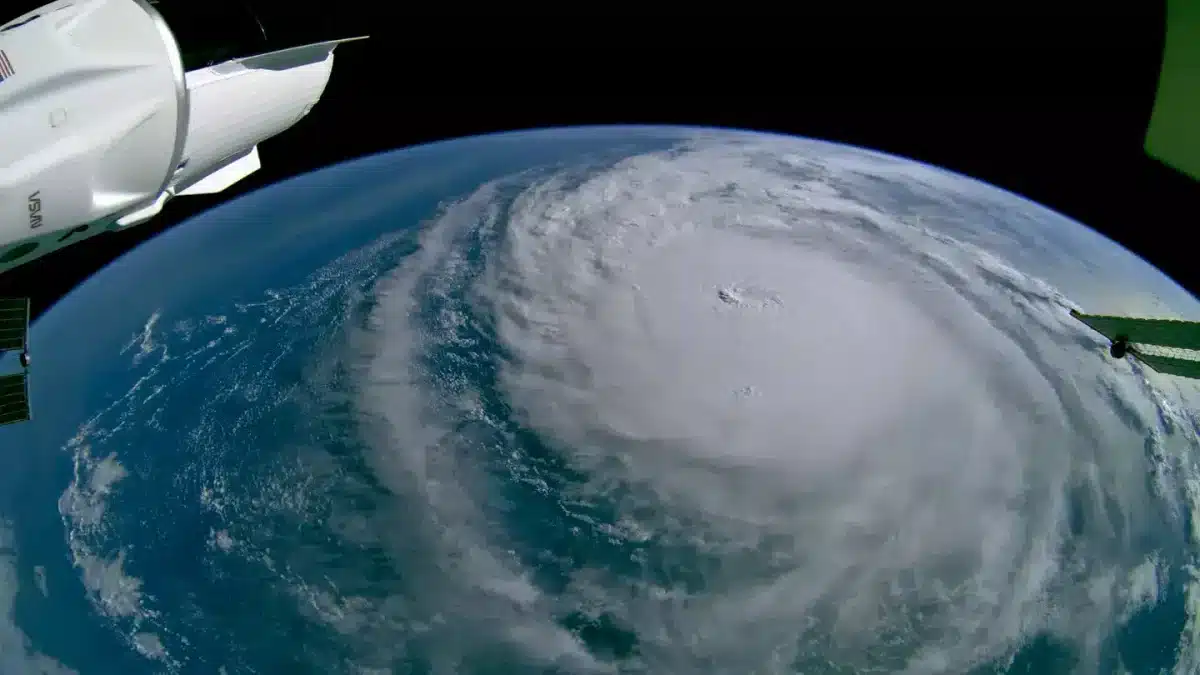 Primeira transmissão ao vivo em 4K do espaço mostra a escala assustadora do Furacão Milton